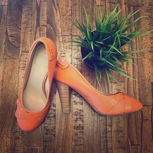 Rafaello orange closed-toe heels
